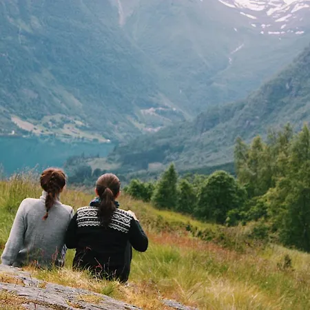 Loken Camping - Trivelig Og Idyllisk Ved Vannet Campsite Olden