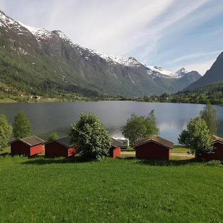 Loken Camping - Trivelig Og Idyllisk Ved Vannet * Olden